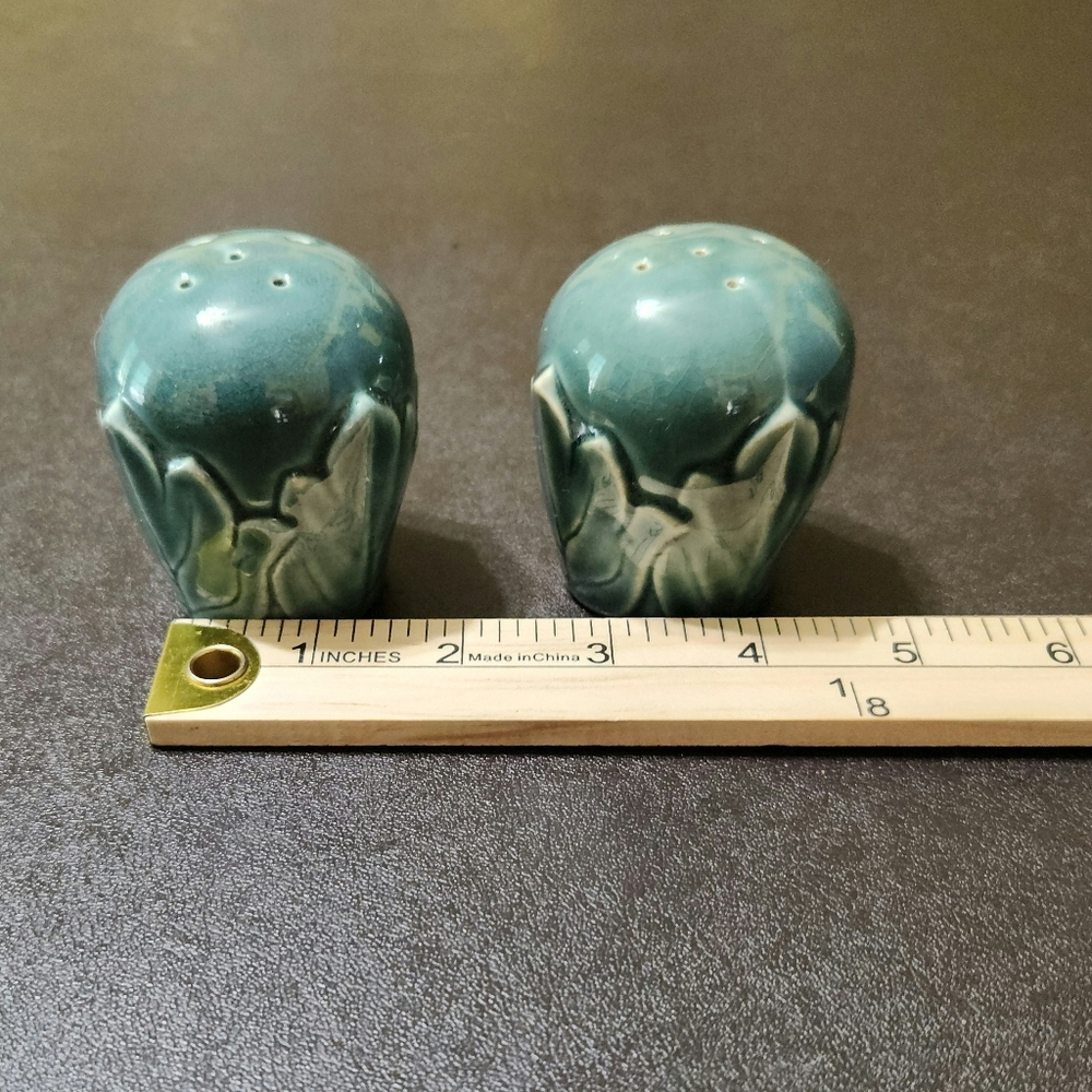 Vintage small green leaf salt and pepper shakers